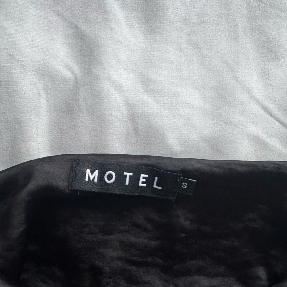 MOTEL ROCKS - Picture 3 of 3